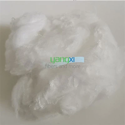 Rohe Weißfaser aus weißem Polyester